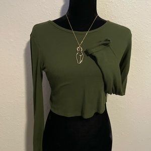 Green cropped long sleeve tee